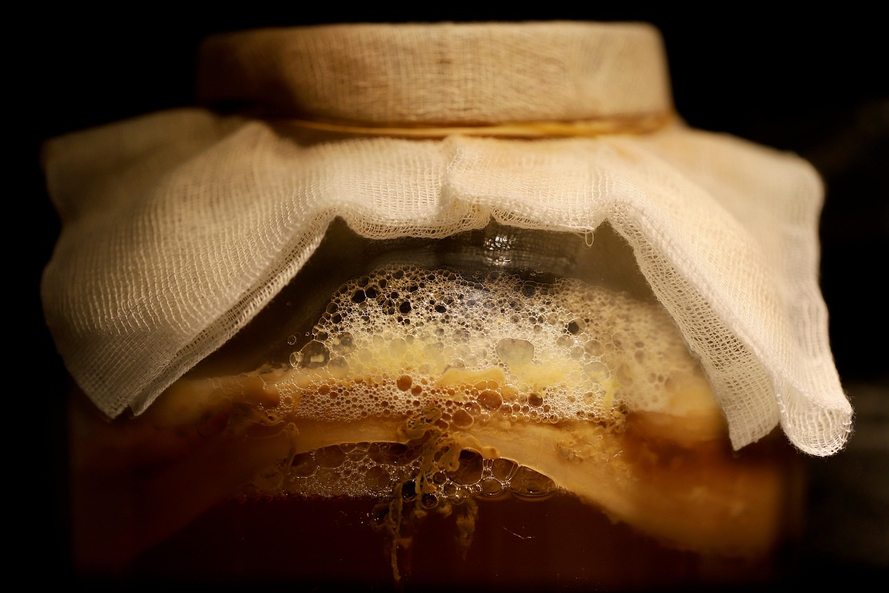 Decaf vs Herbal Tea: Taste, Health, and Brewing Insights
